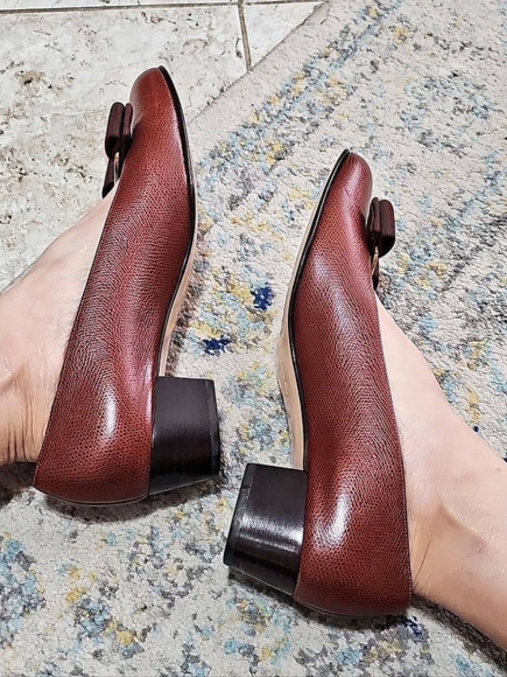 Salvatore Ferragamo Vara Ribbon Leather Round Toe Low Pumps Size 9B - Picture 3 of 9